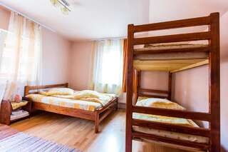 Гостевой дом Iris Panzio Прайд Стандартный двухместный номер с 2 двуспальными кроватями-1